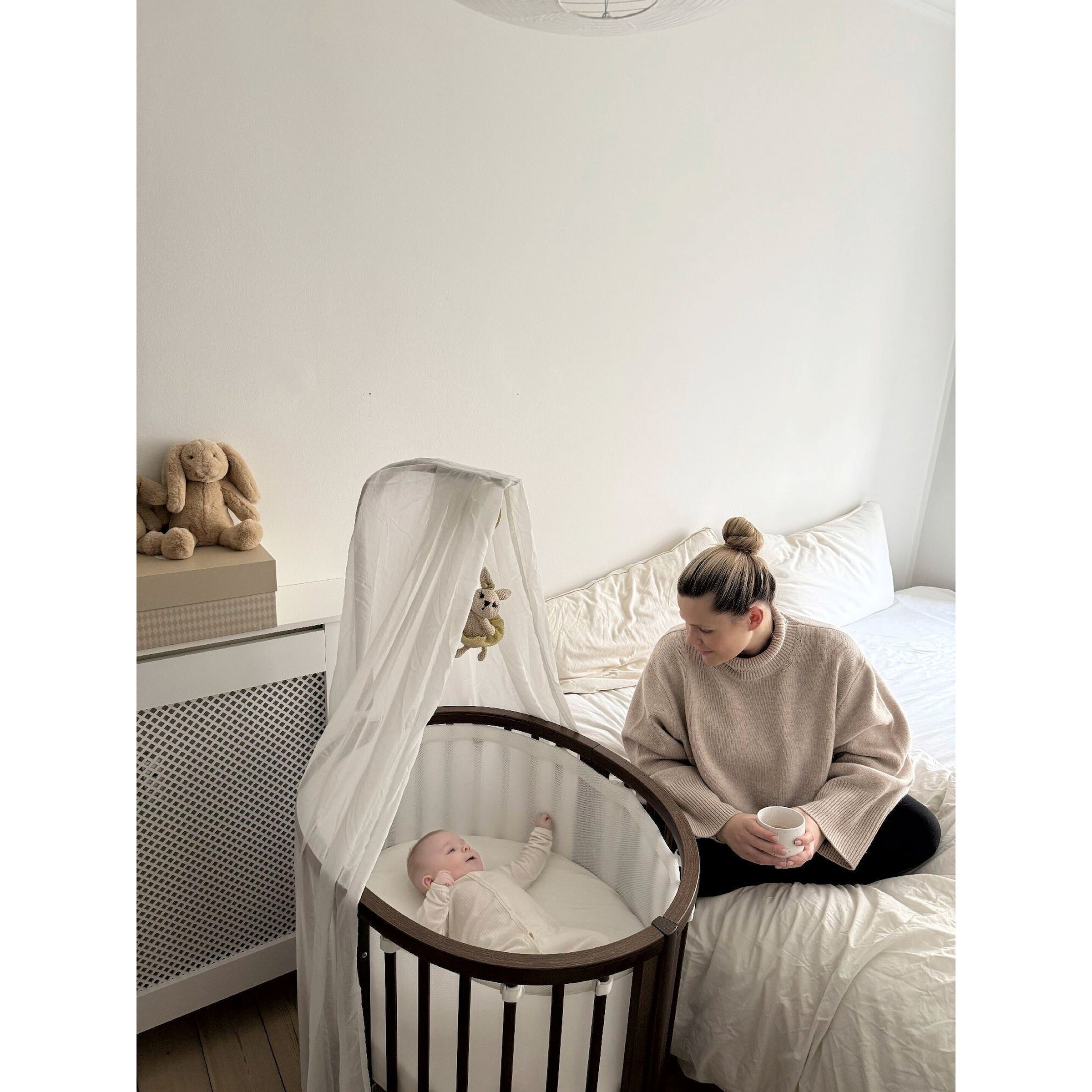 Stokke® Sleepi™ Bundle Sleepi Mini inkl. Matratze und Spannbetttuch, Himmelstange und Himmel